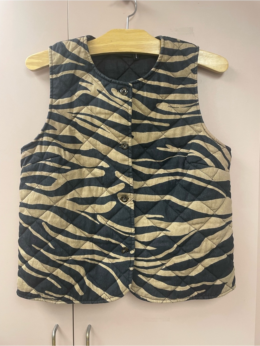 ASOS DESIGN Quilted Zebra Print Vest Size 4 Black Tan Button Front